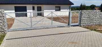 Svařovaný 3D panel Pilofor Light s podhrabovu deskou_3